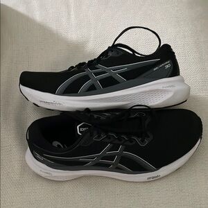 Asics Gel Kayano 30 running shoes size 10.5 Wide in black/sheetrock color